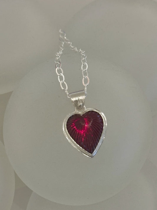 CARVED RED VINTAGE GLASS HEART NECKLACE WITH STERLING SILVER CHAIN NM618N