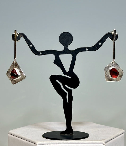 GARNET AND STERLING SILVER POST EARRINGS NM635E