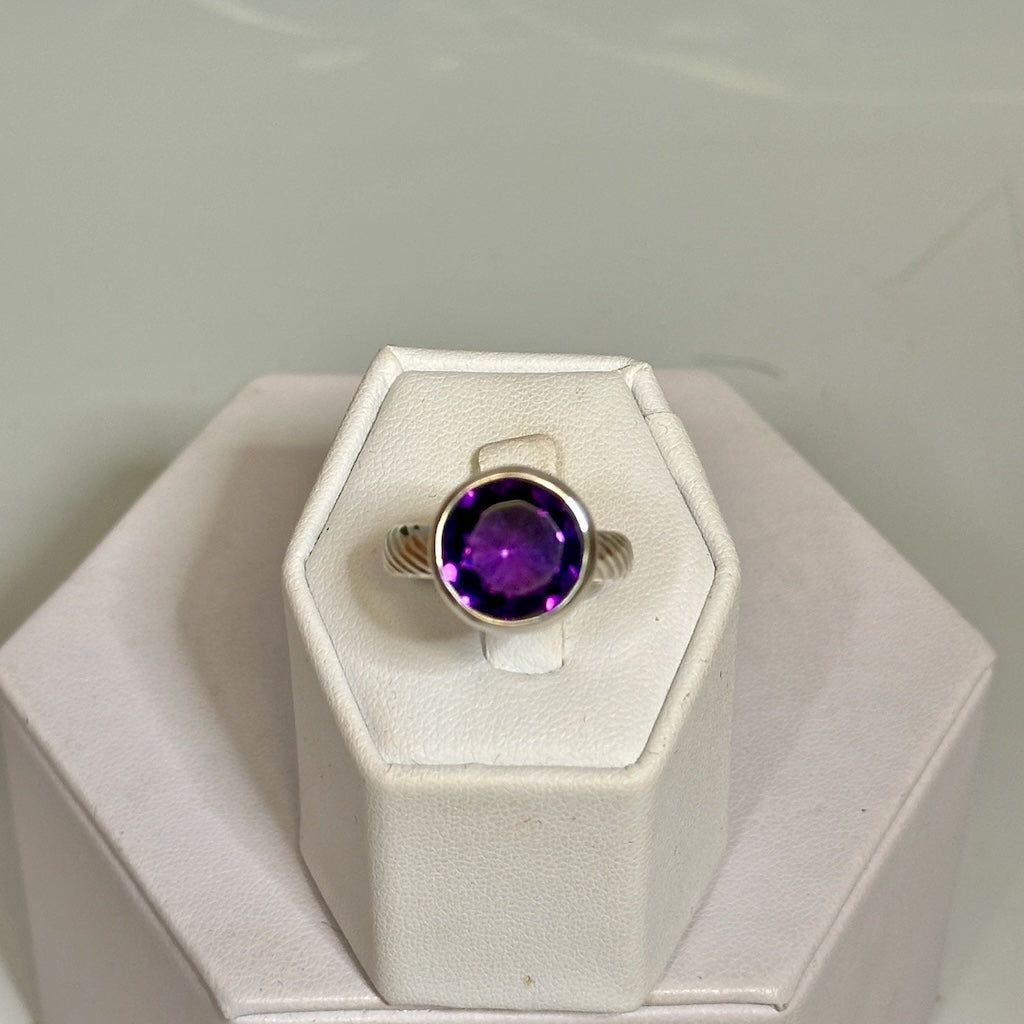 ROUND AMETHYST STERLING SILVER BAND RING NM648R