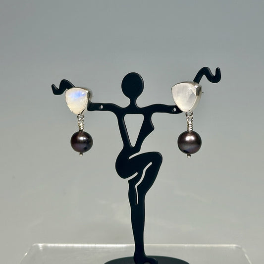 MOONSTONE AND BLACK PEARL EARRINGS NM657E