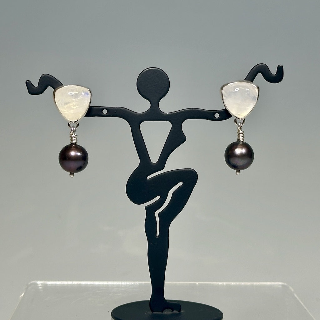 MOONSTONE AND BLACK PEARL EARRINGS NM657E