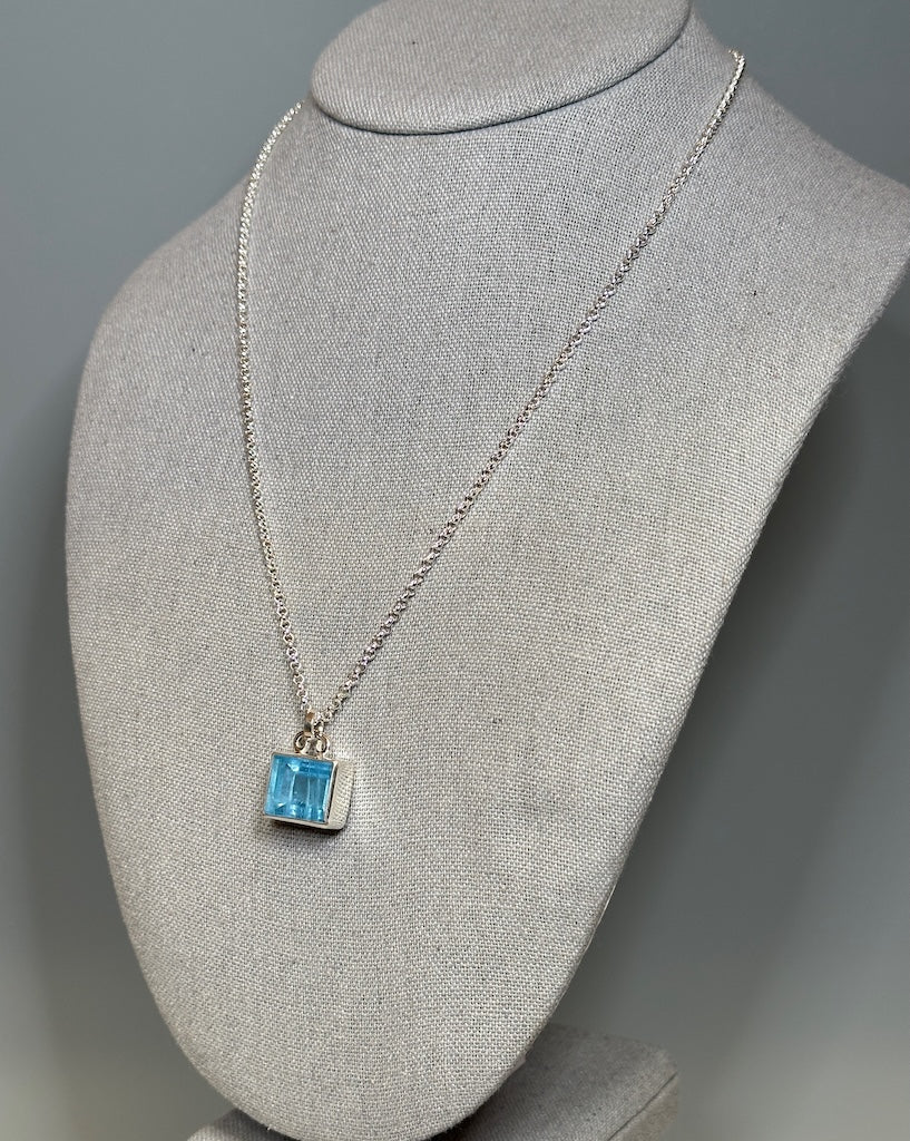 AQUAMARINE STERLING SILVER NECKLACE - NM674N