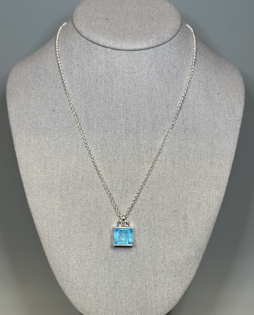AQUAMARINE STERLING SILVER NECKLACE - NM674N