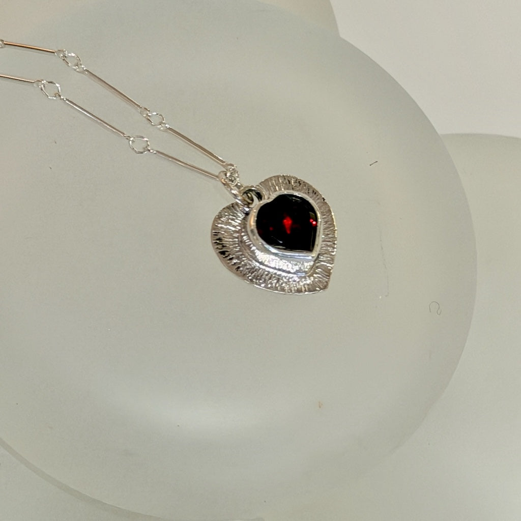 TEXTURED STERLING SILVER GARNET HEART NECKLACE NM692N