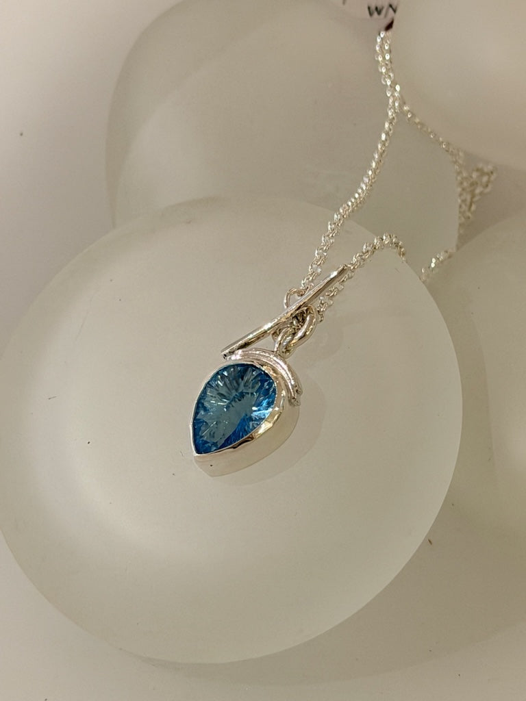 FANCY CUT SKY BLUE TOPAZ STERLING SILVER NECKLACE NM702N
