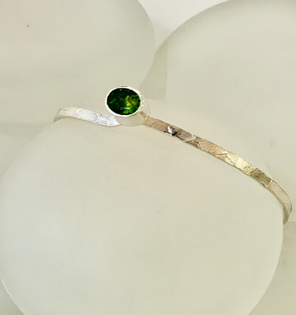 PERIDOT STERLING SILVER BANGLE BRACELET NM713B