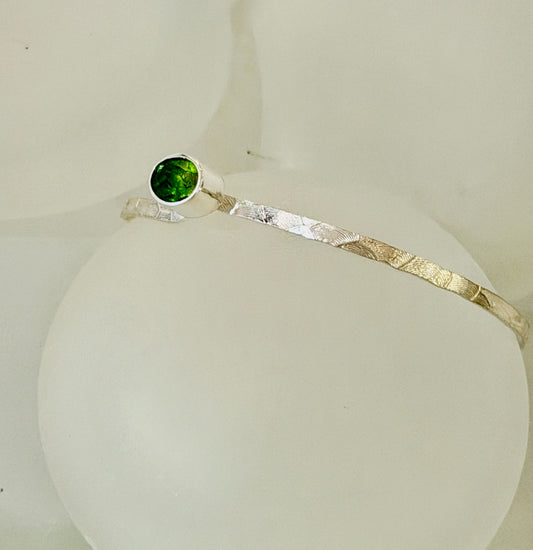 PERIDOT STERLING SILVER BANGLE BRACELET NM713B