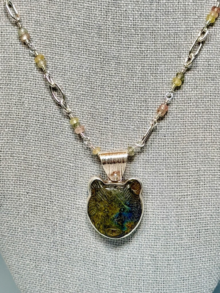 LABRADORITE BEAR WITH HANDMADE SAPPHIRE STERLING SILVER CHAIN NM719N