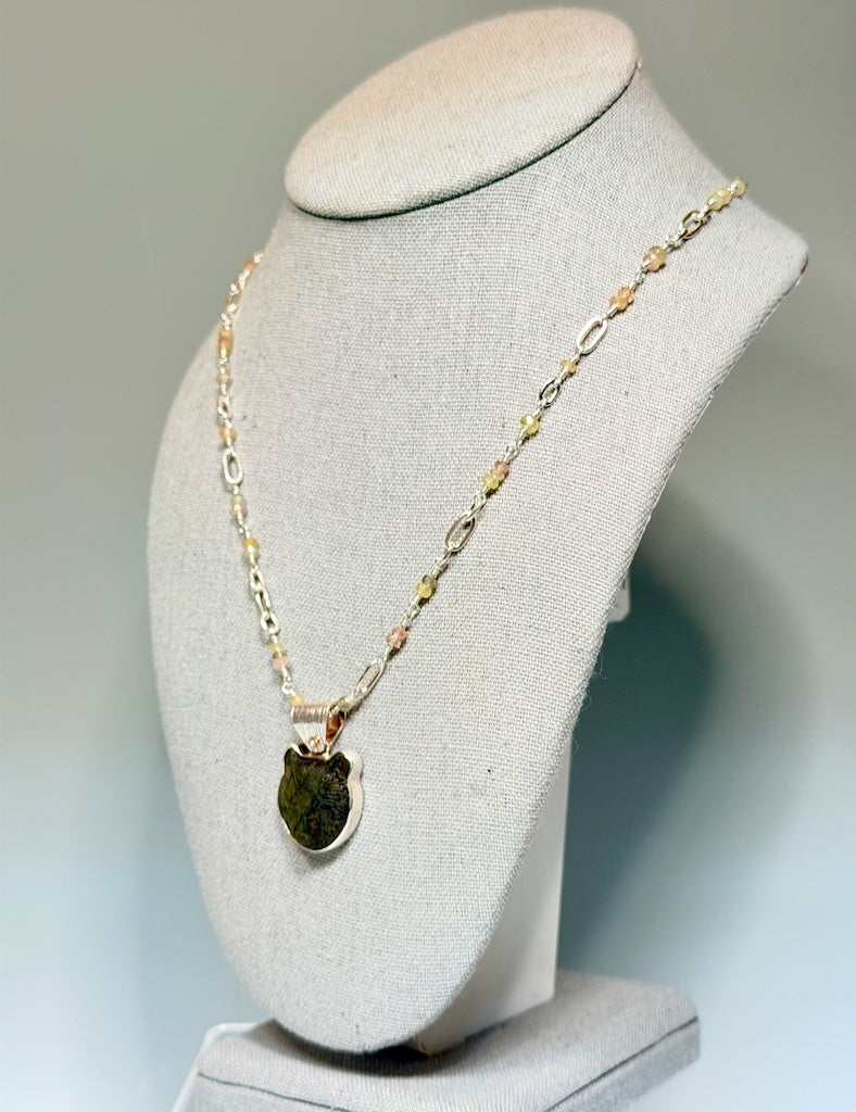 LABRADORITE BEAR WITH HANDMADE SAPPHIRE STERLING SILVER CHAIN NM719N