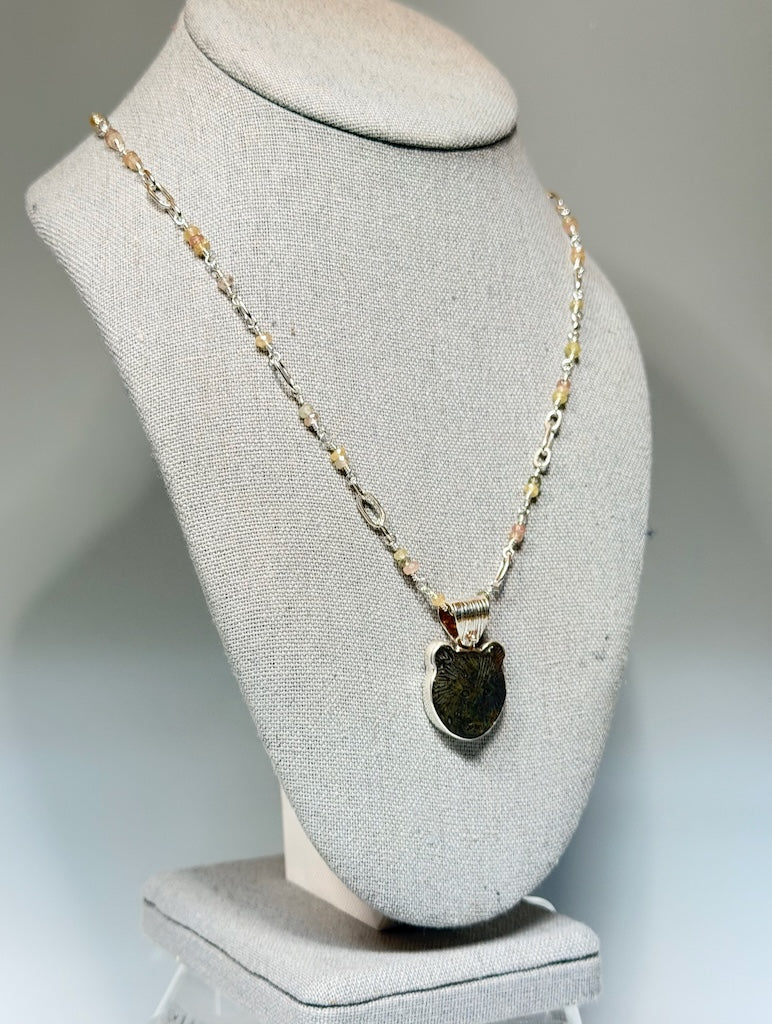 LABRADORITE BEAR WITH HANDMADE SAPPHIRE STERLING SILVER CHAIN NM719N