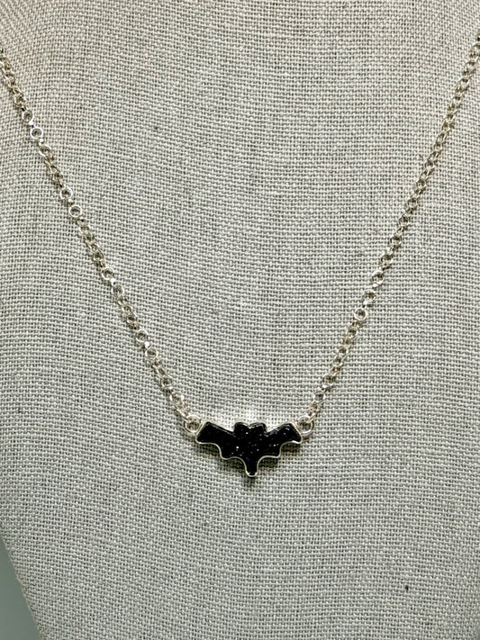 SUNSTONE BAT STERLING SILVER NECKLACE NM720N