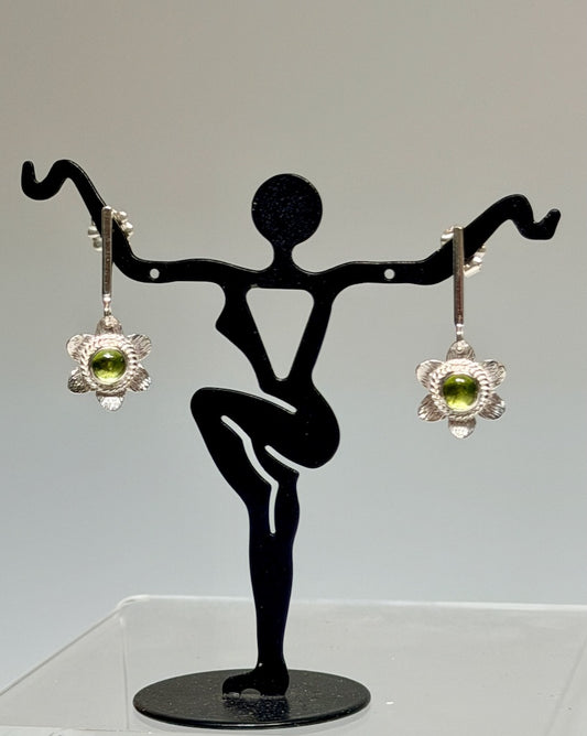SMALL FLOWER PERIDOT EARRINGS NM727E