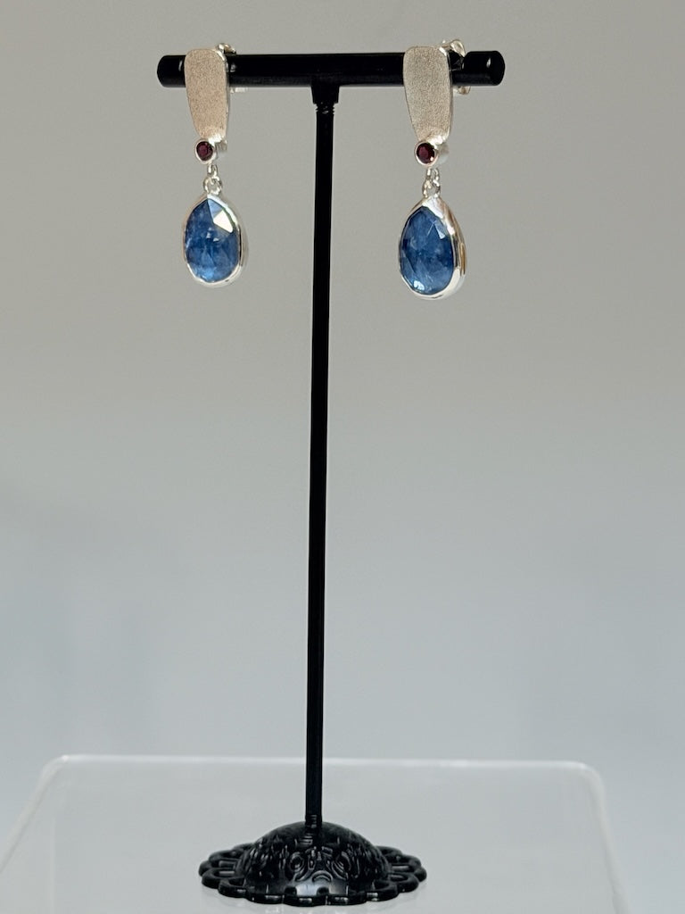 BLUE KYANITE AND GARNET EARRINGS NM750E