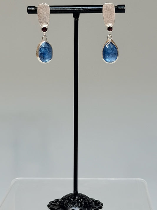 BLUE KYANITE AND GARNET EARRINGS NM750E