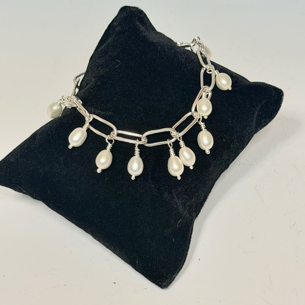 WHITE PEARL AND STERLING SILVER BRACELET NM751B