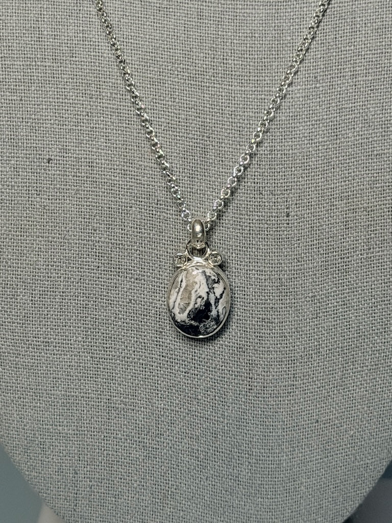 WHITE BUFFALO, WHITE ZIRCON STERLING SILVER NECKLACE NM759N