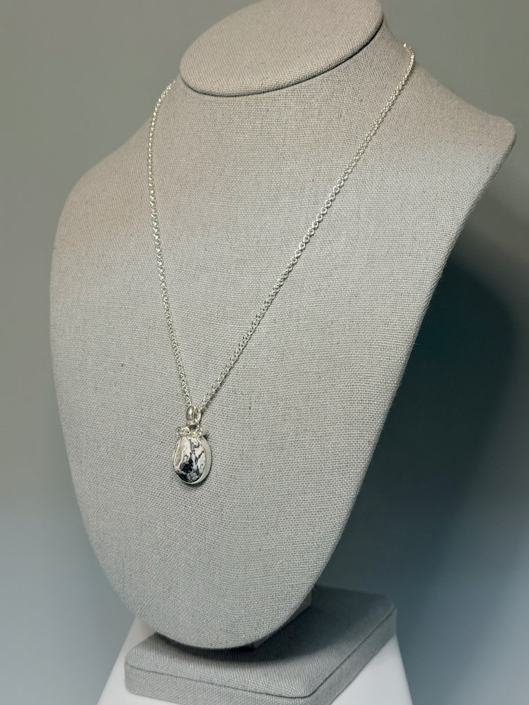 WHITE BUFFALO, WHITE ZIRCON STERLING SILVER NECKLACE NM759N