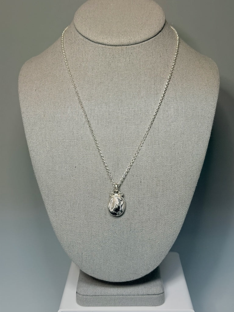WHITE BUFFALO, WHITE ZIRCON STERLING SILVER NECKLACE NM759N