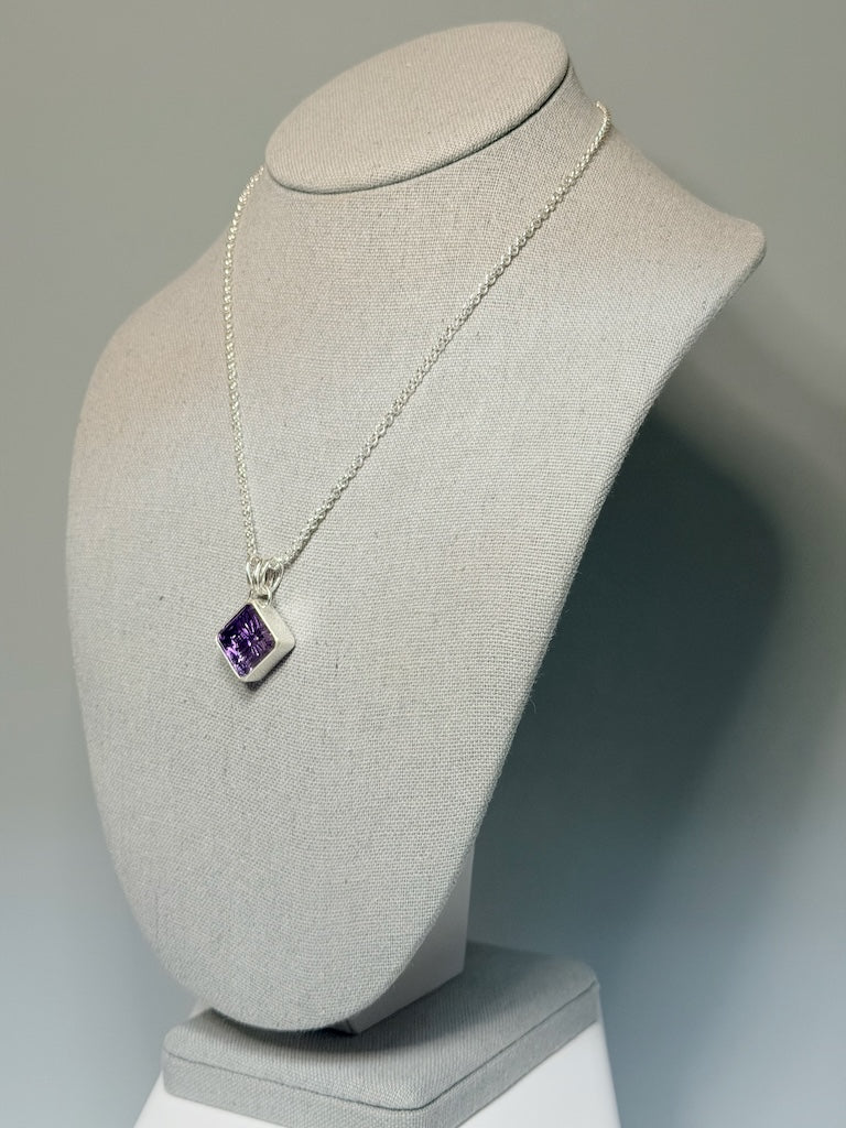 CARVED AMETHYST STERLING SILVER NECKLACE NM761N