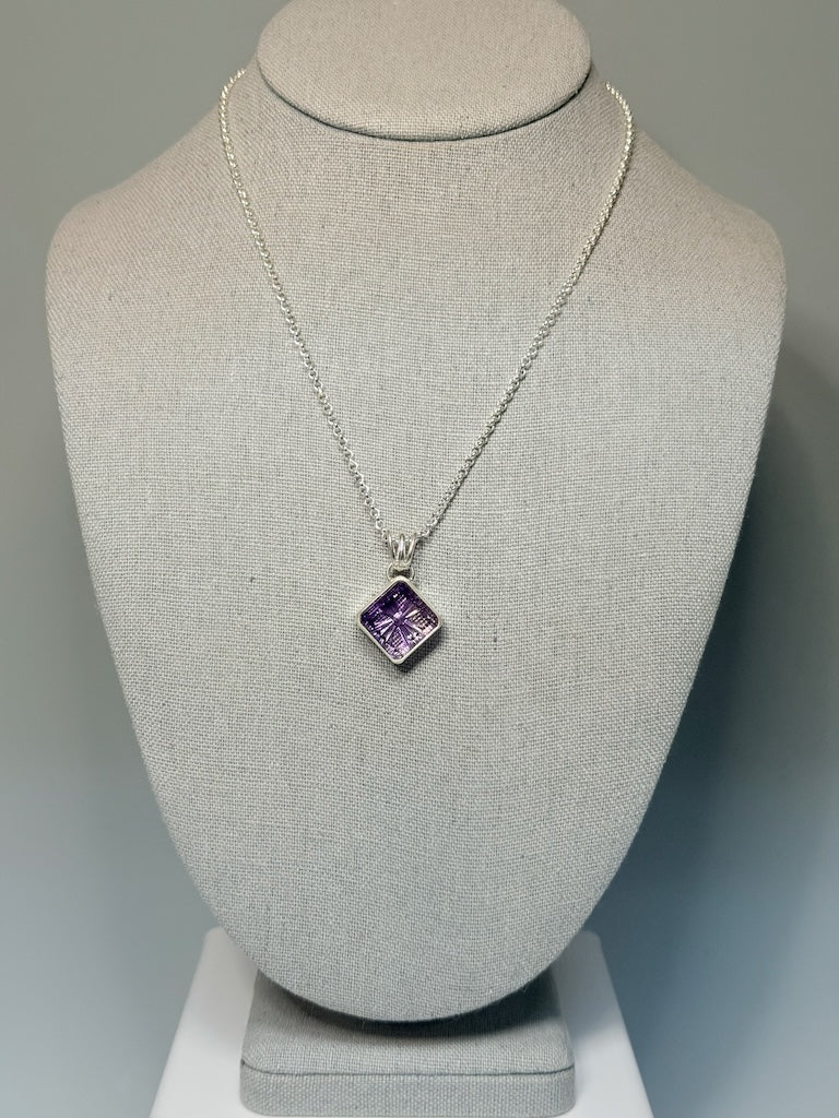 CARVED AMETHYST STERLING SILVER NECKLACE NM761N