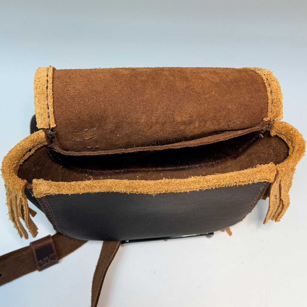 SMALL BROWN LEATHER ADJUSTABLE CROSSBODY BAG WITH ANTLER BUTTON PB134
