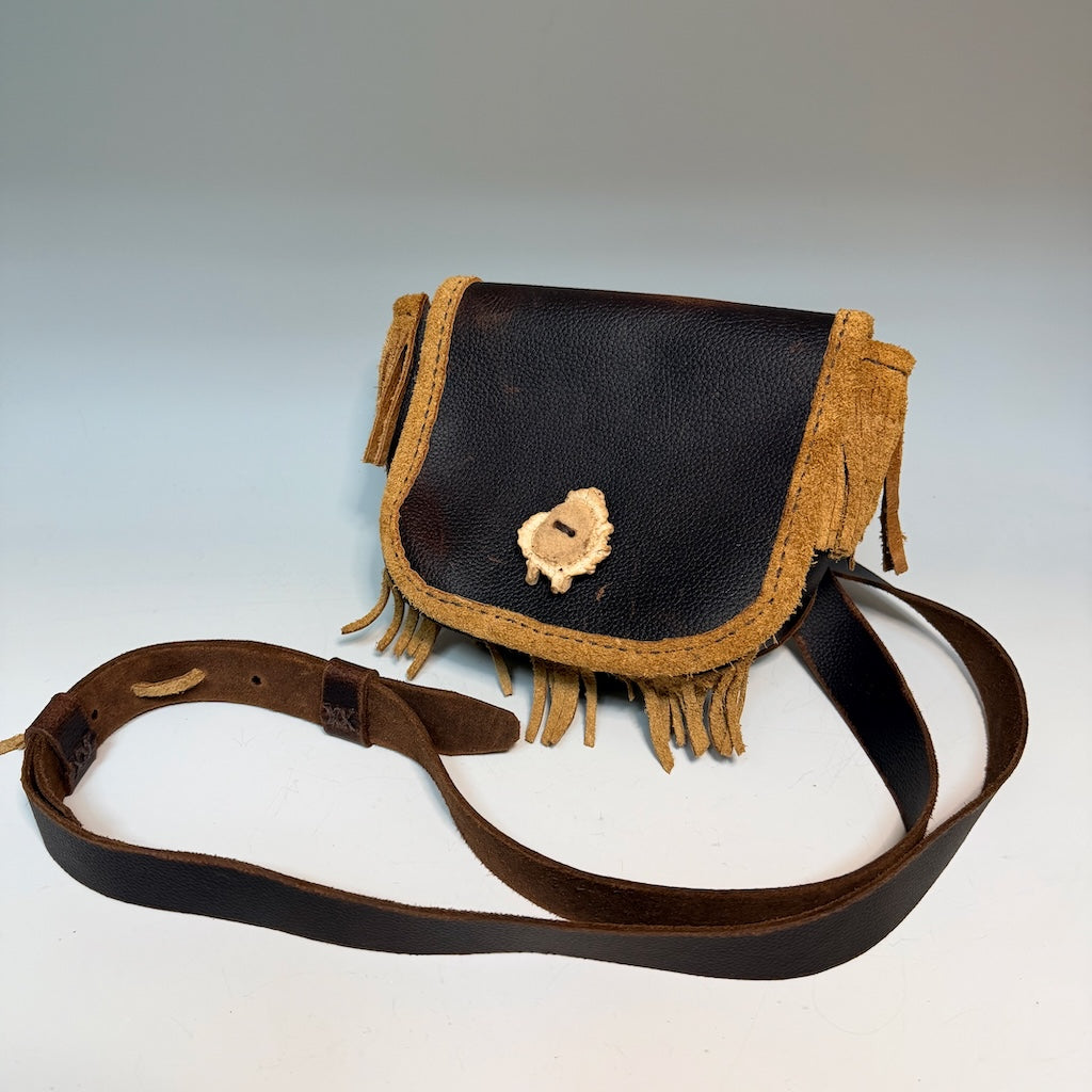 SMALL BROWN LEATHER ADJUSTABLE CROSSBODY BAG WITH ANTLER BUTTON PB134