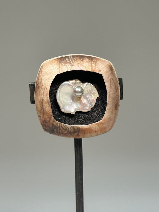 KESHI AND ROUND PEARL BOX LIGHTWEIGHT POLYMER CLAY MAGNETIC BROACH PCB829