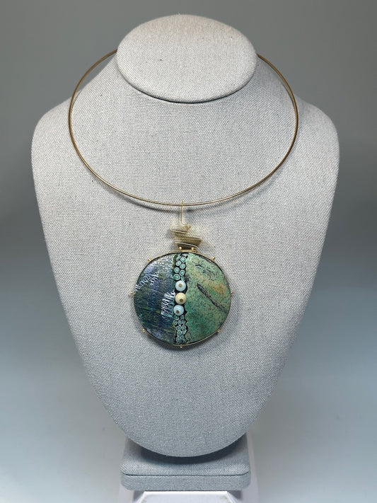 CIRCLE POLYMER CLAY MIXED MEDIA PENDANT ON BRASS NECK RING PCN844