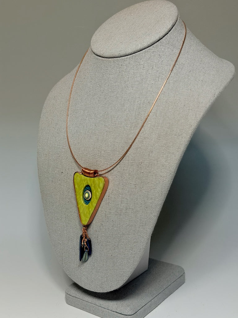 TRIANGLE SHAPED PENDANT WITH GLASS CHEQUE BEAD FRIDGE AND COPPER METAL ACCENTS PCN898