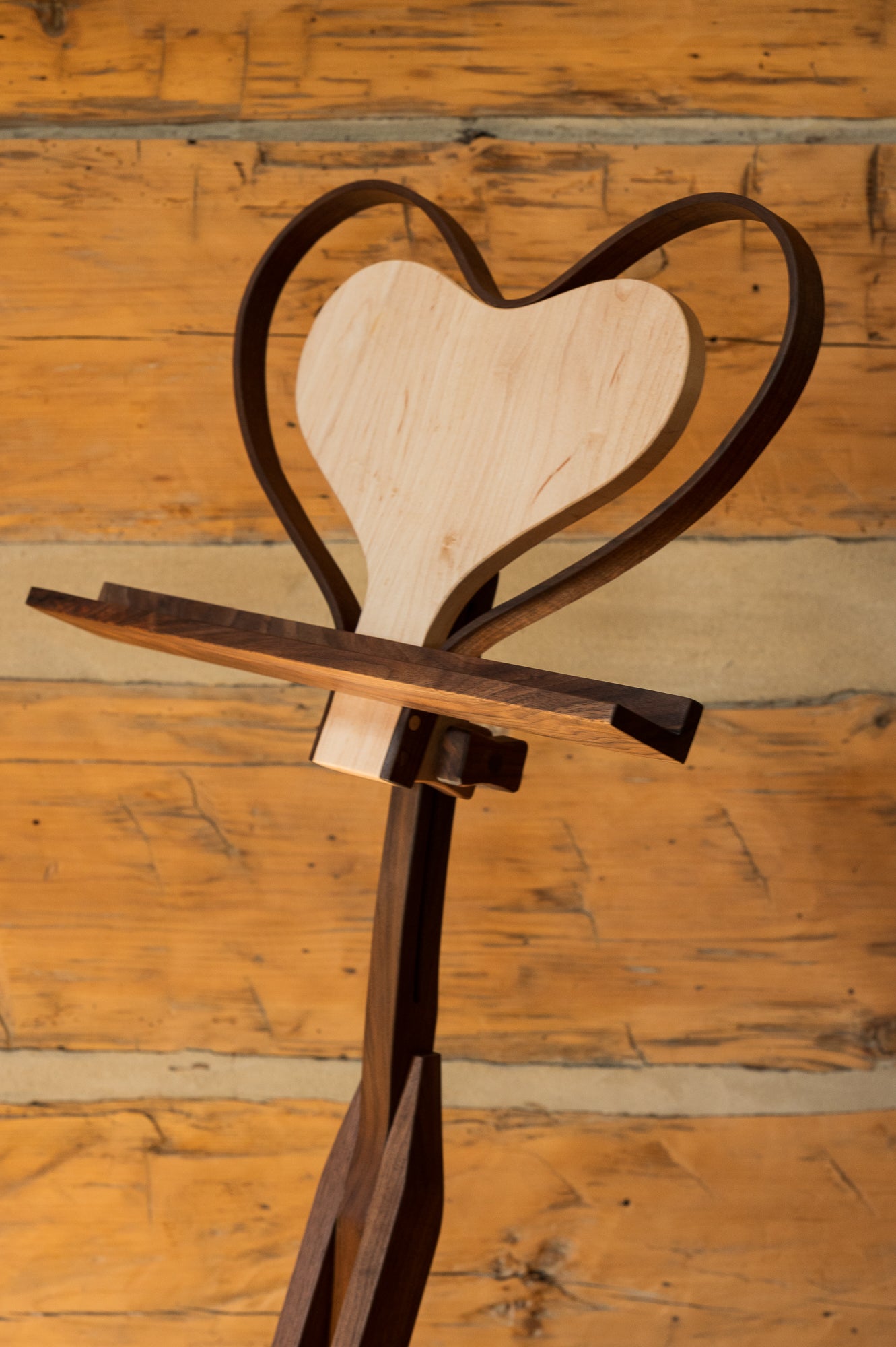 WALNUT HEART MUSIC STAND