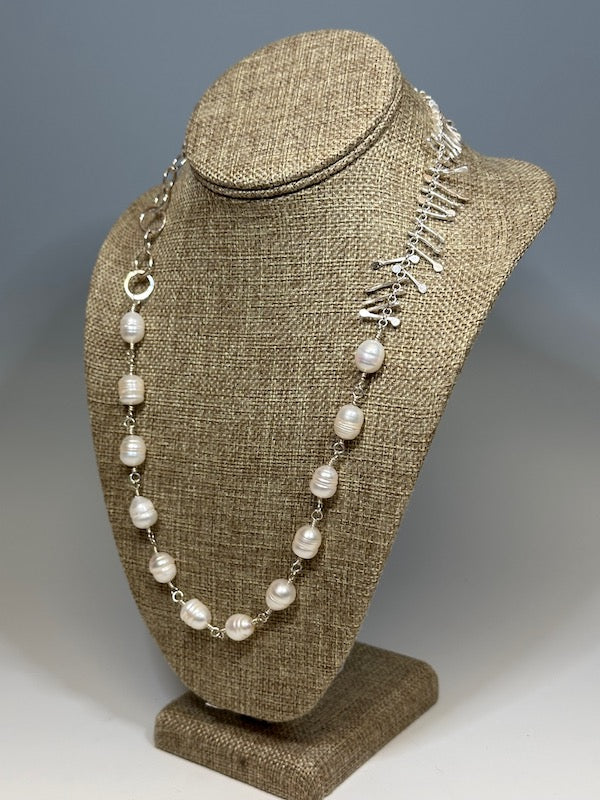 STERLING SILER AND PEARL NECKLACE N3102