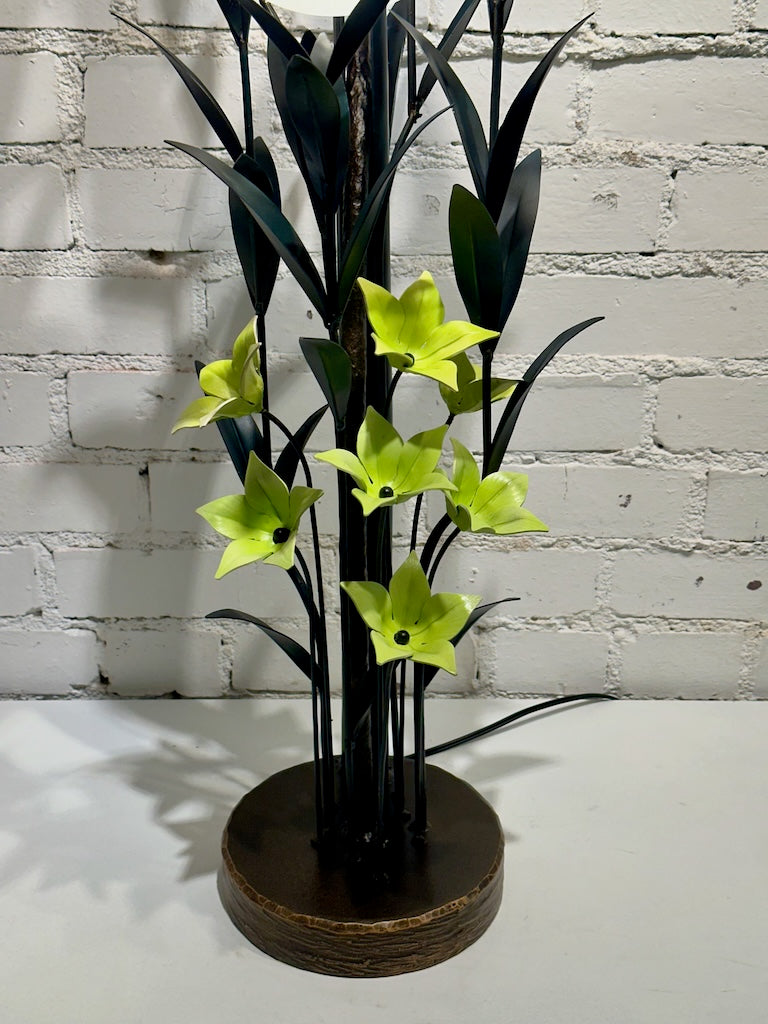 FIELD STUDY LAMP WITH BRIGHT YELLOW FLOWERS