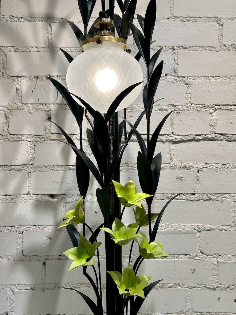 FIELD STUDY LAMP WITH BRIGHT YELLOW FLOWERS