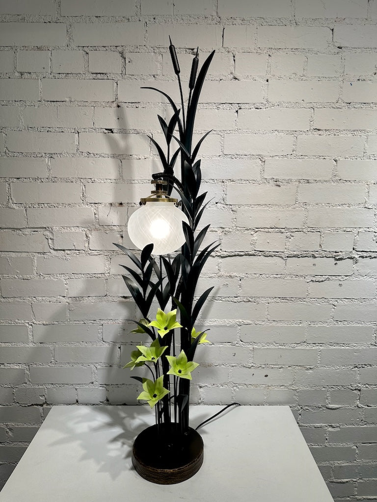 FIELD STUDY LAMP WITH BRIGHT YELLOW FLOWERS