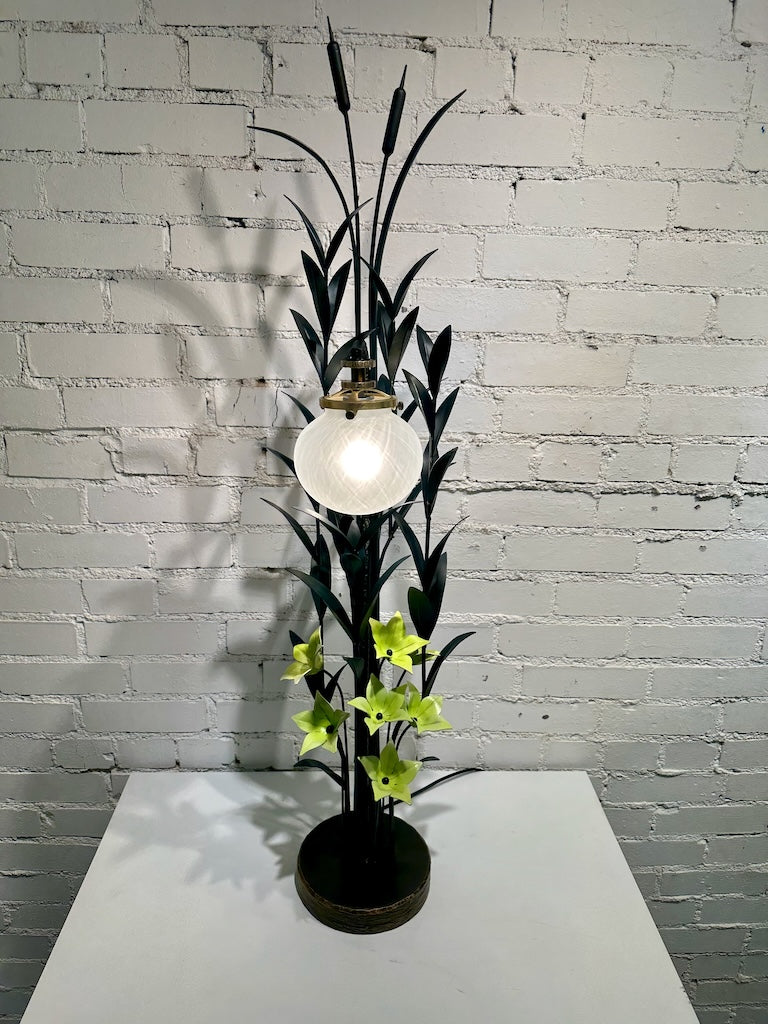 FIELD STUDY LAMP WITH BRIGHT YELLOW FLOWERS