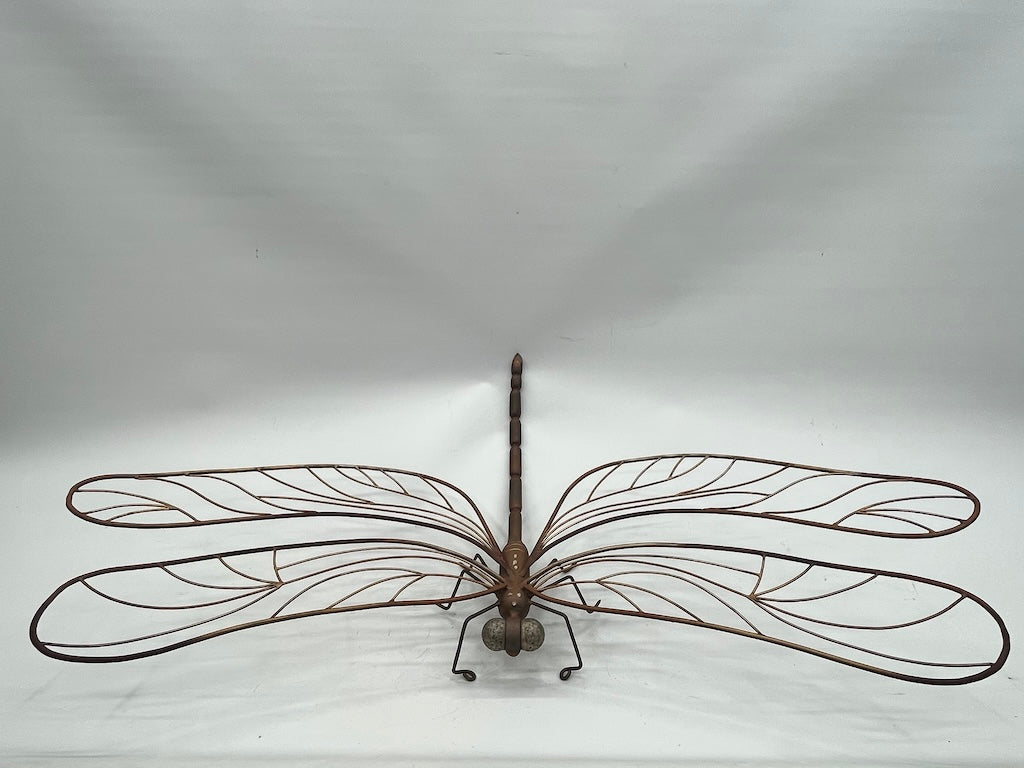 "DRAGONFLY WITH HORIZONTAL WINGS"