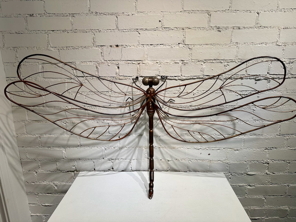 "DRAGONFLY WITH HORIZONTAL WINGS"