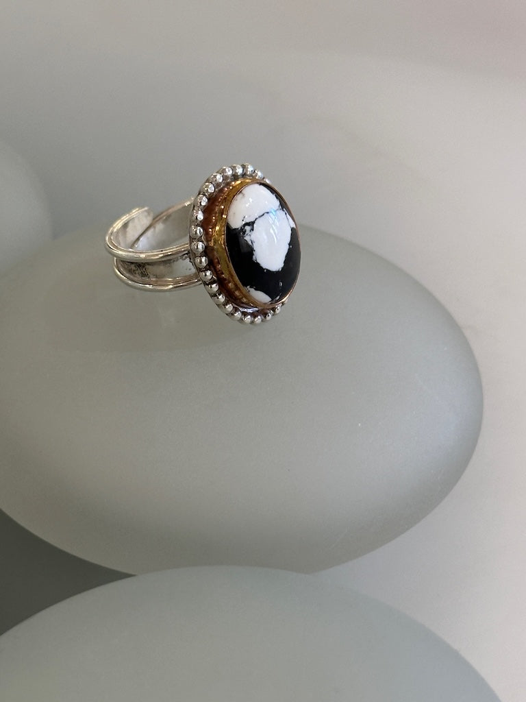 OVAL WHITE BUFFALO RING WK124