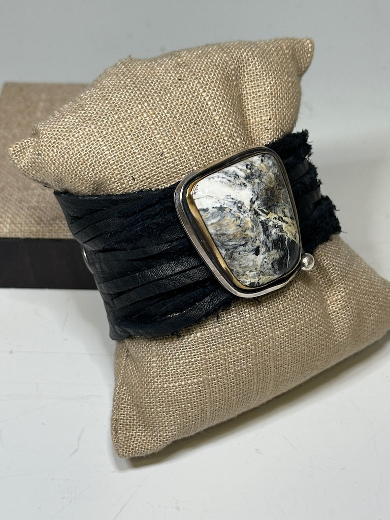 WHITE BUFFALO LEATHER BRACELET WK125