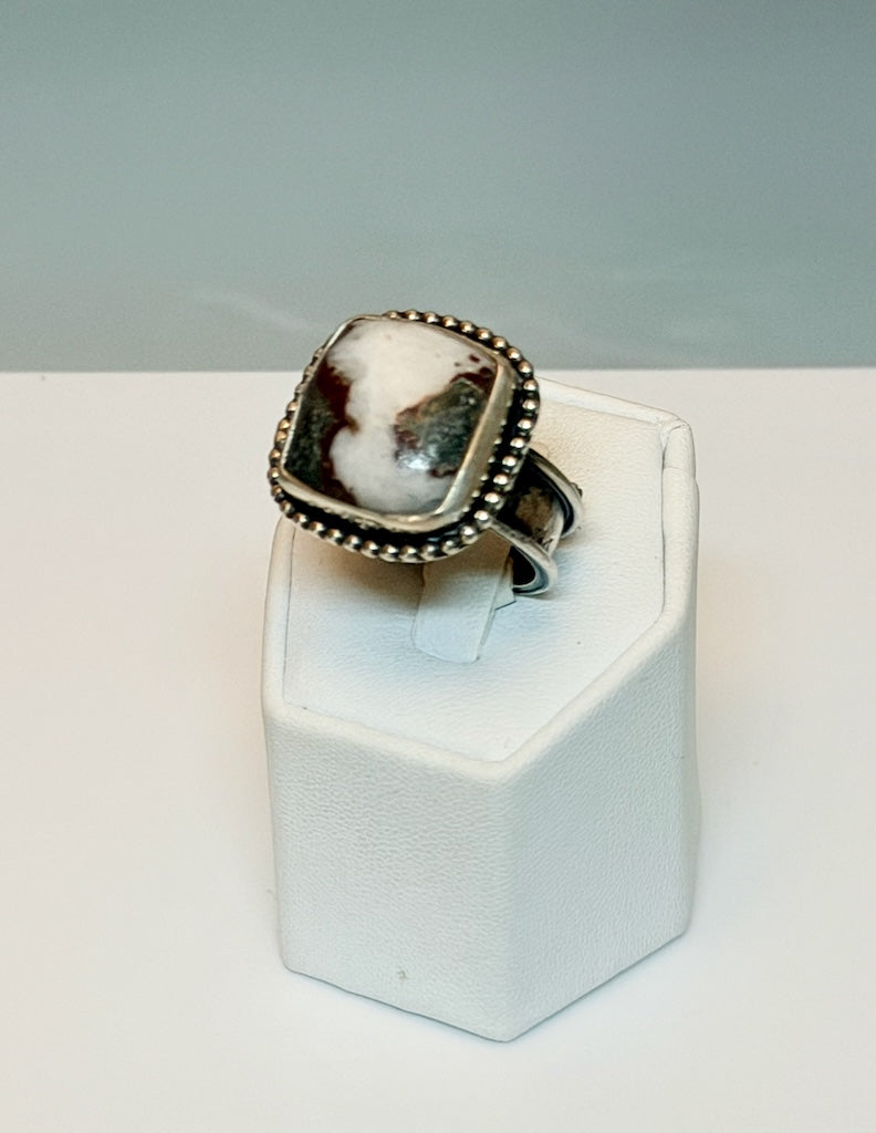 WHITE NATURAL MARBLE WITH GREY MATRIX & BEADED PERIMETER ADJUSTABLE RING WK167