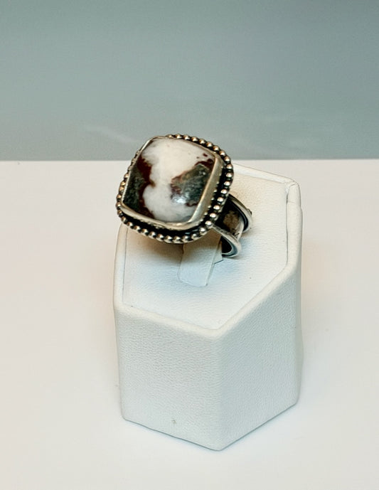 WHITE NATURAL MARBLE WITH GREY MATRIX & BEADED PERIMETER ADJUSTABLE RING WK167