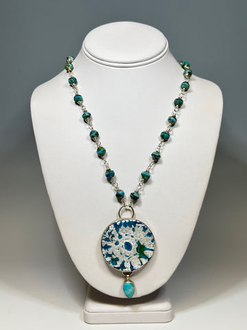 ENAMEL ROUND DISC PENDANT WITH TURQUOISE ON HAND KNOTTED TURQUOISE NECKLACE WK43