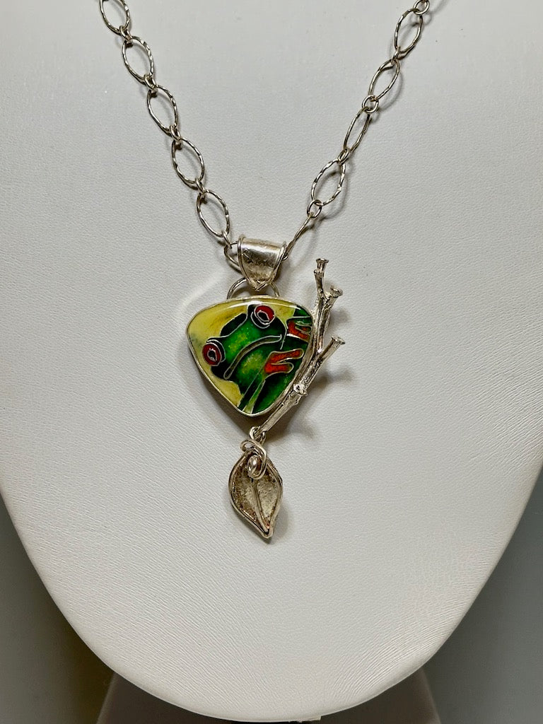 TREE FROG CLOISONNE NECKLACE  WK53