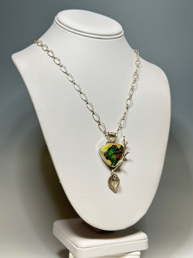 TREE FROG CLOISONNE NECKLACE  WK53