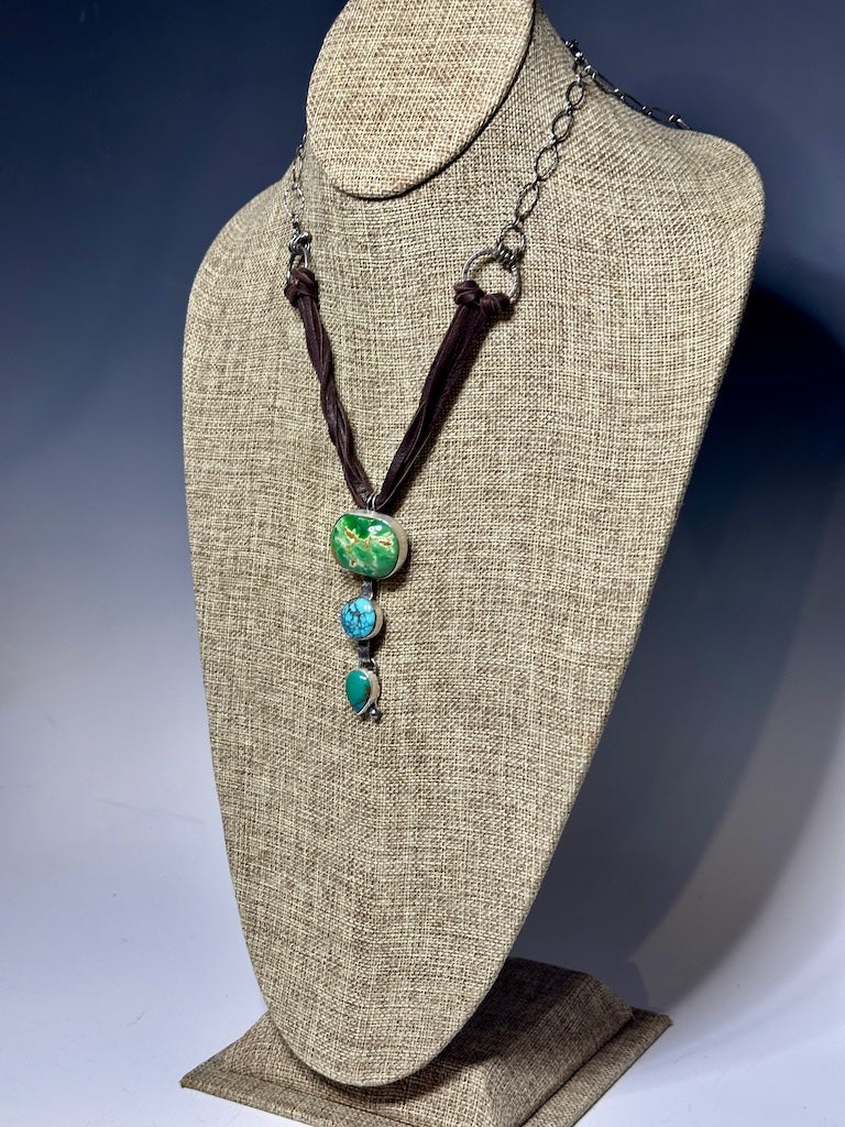 3 STONE GRADUATED TURQUOISE NECKLACE WK79.1