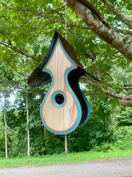 “Arrow” Birdhouse in distressed White with Blue trim LC22.25