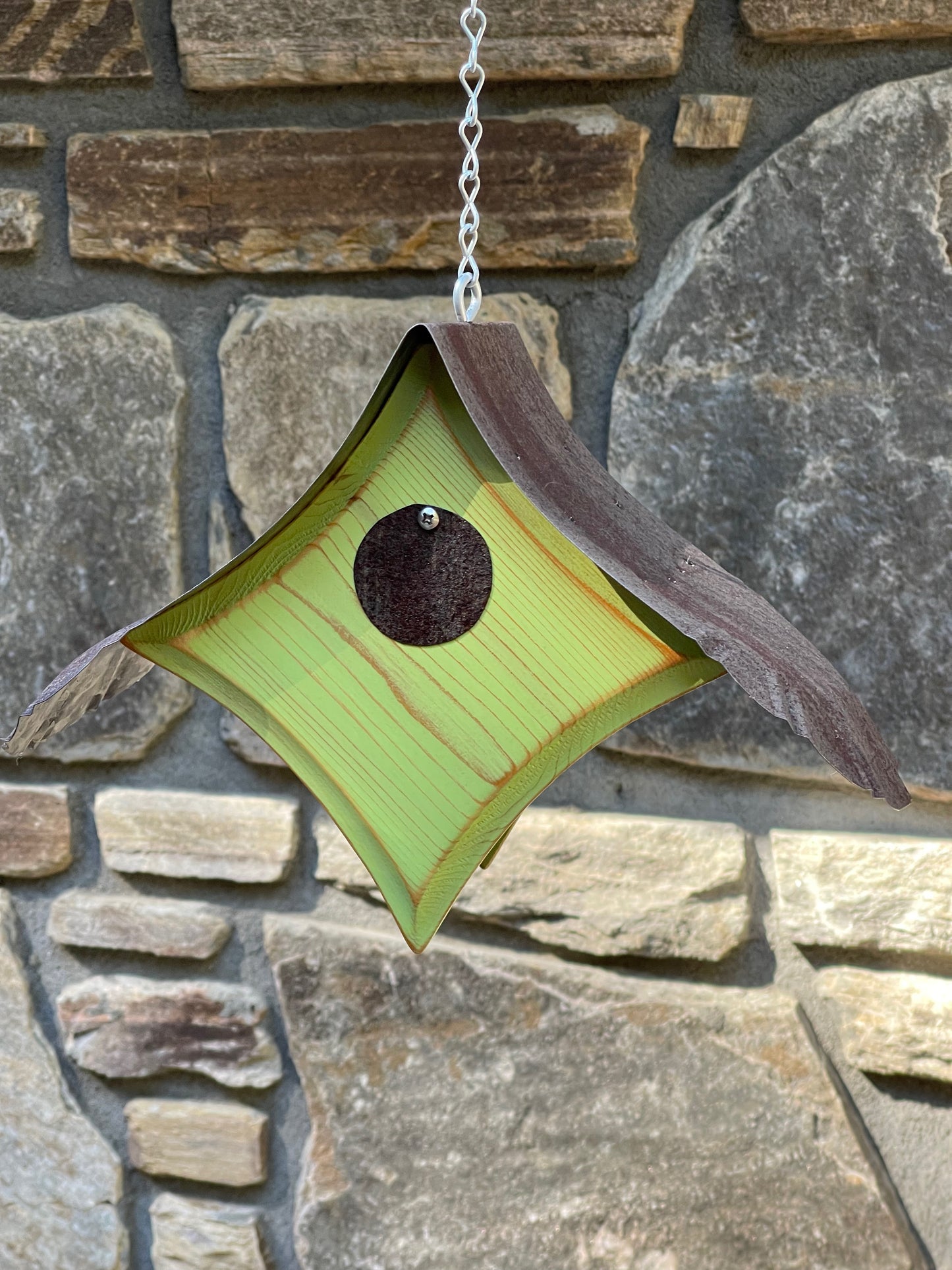 “Peep” Birdhouse in Bright Green LC22.19