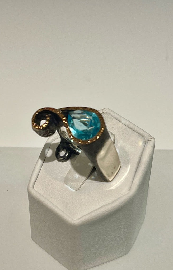 BLUE QUARTZ OXIDIZED RING WITH STERLING SILVER AND 14K GOLD BR0971