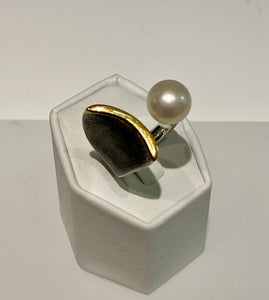 PEARL RING WITH STERLING SILVER  AND 24K GOLD OVER SILVER BR0978
