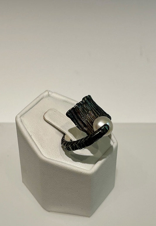 PEARL WITH OXIDIZED STERLING SILVER RING  BR0983